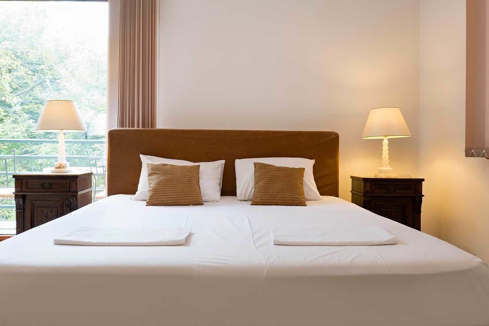 Luxury Apartment, Non Smoking, Jetted Tub | 1 bedroom, desk, soundproofing, free WiFi