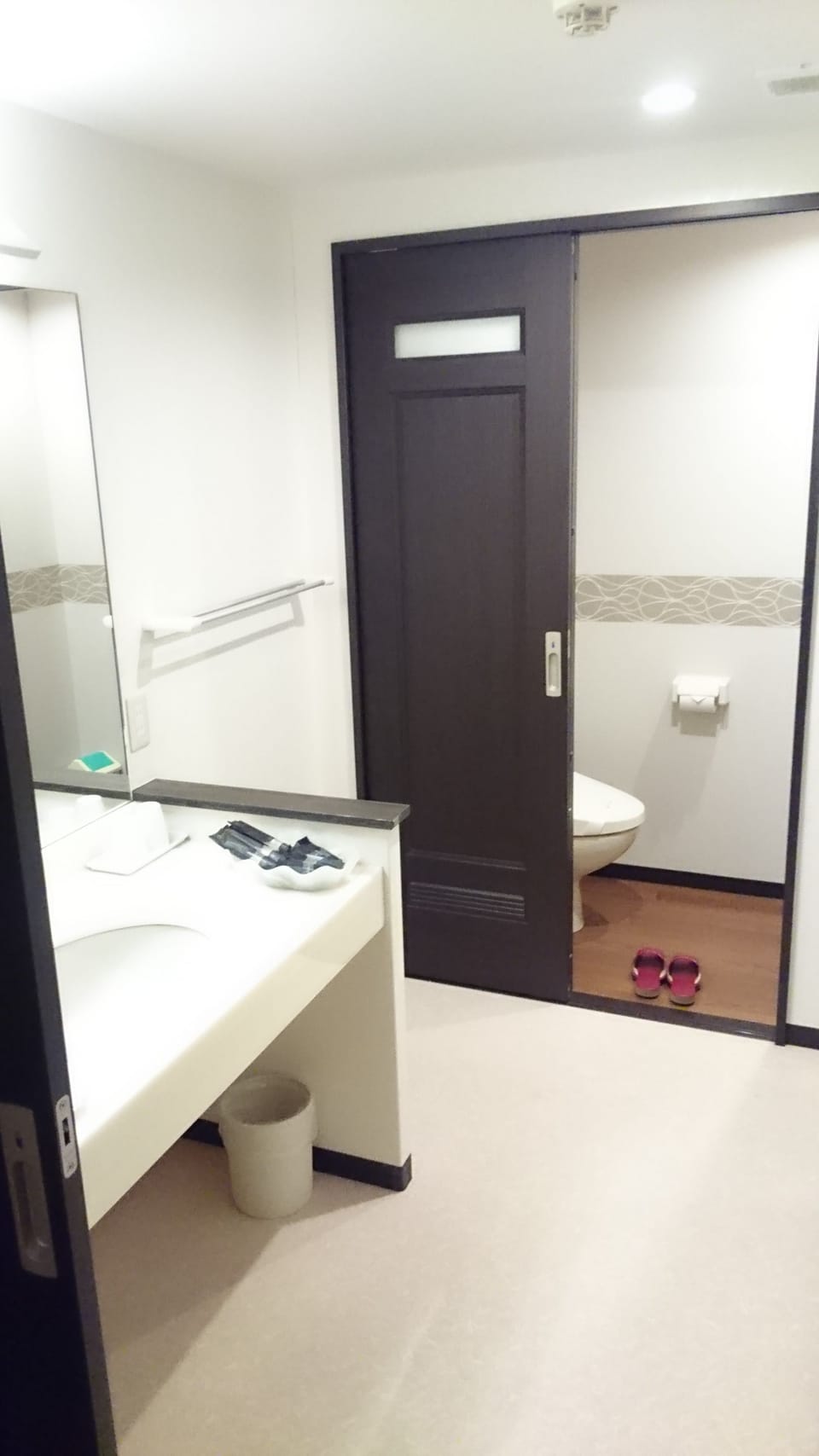 Separate tub and shower, free toiletries, hair dryer, bathrobes