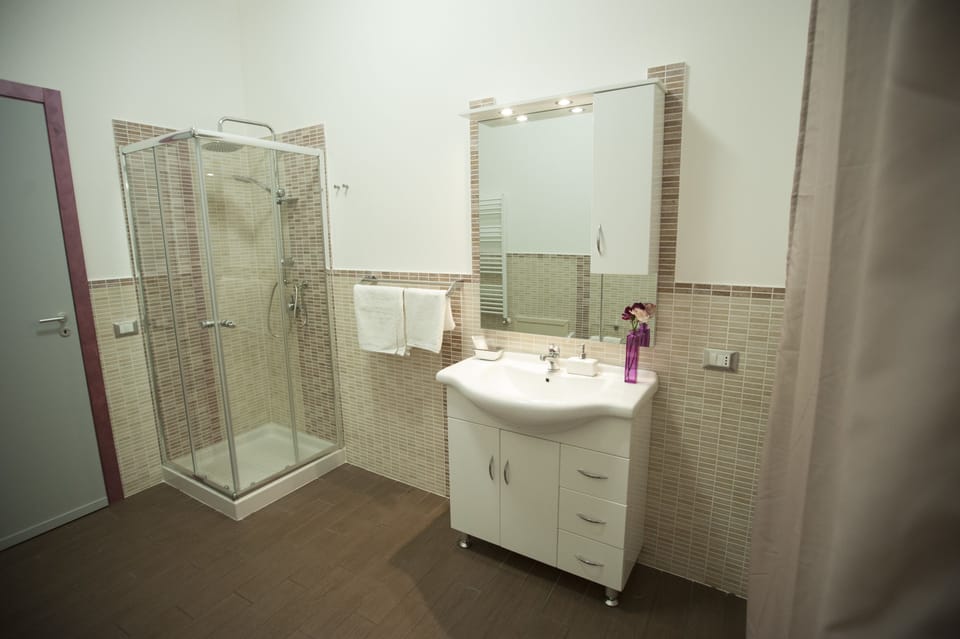 Double or Twin Room, Private Bathroom | Bathroom | Shower, free toiletries, hair dryer, bidet