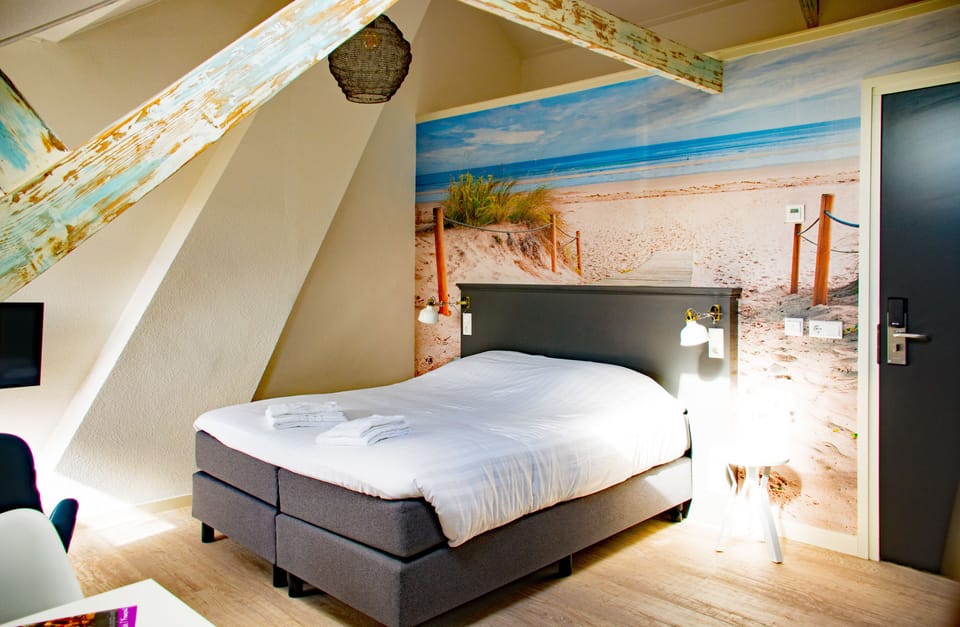 Junior Studio Suite, Non Smoking (Strange) | Individually decorated, individually furnished, desk, blackout drapes