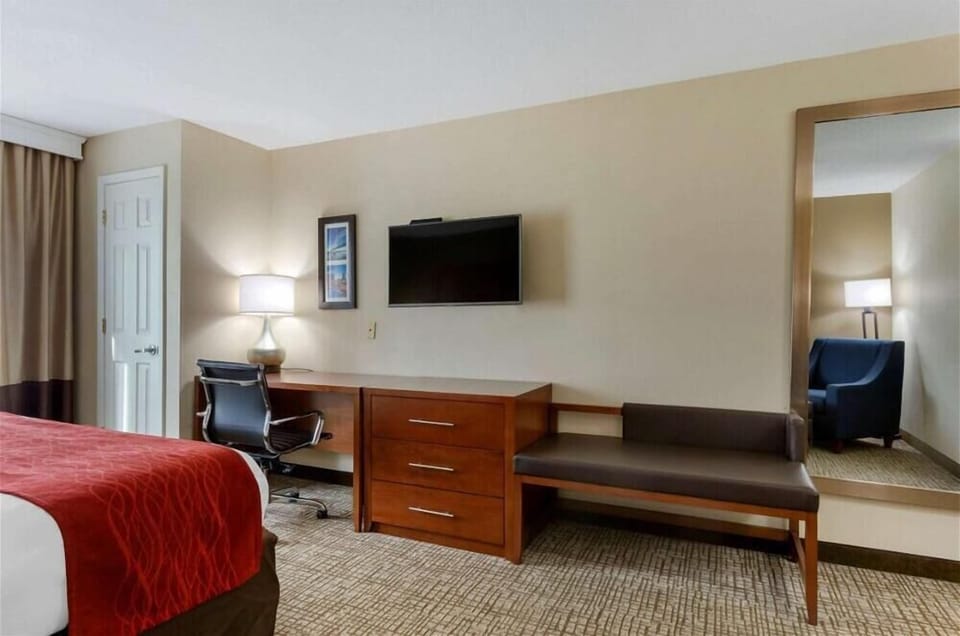 In-room safe, desk, iron/ironing board, free WiFi