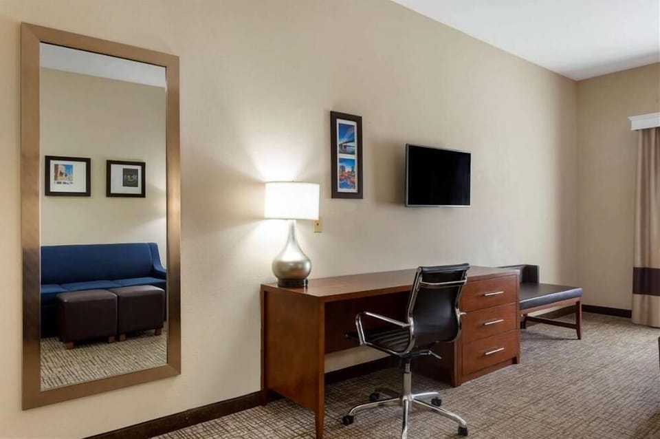 In-room safe, desk, iron/ironing board, free WiFi