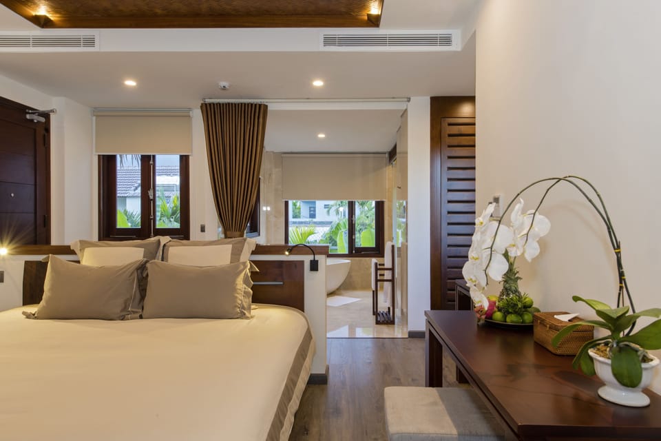 Club Suite, Balcony, Lake View | Pillowtop beds, minibar, in-room safe, individually decorated