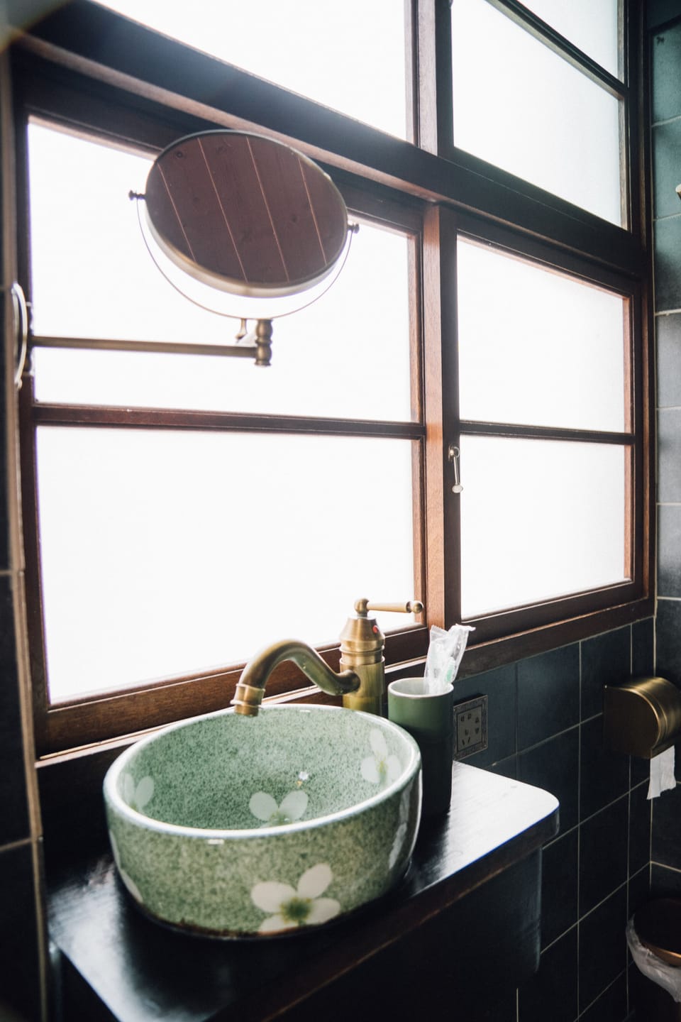 Bathroom sink