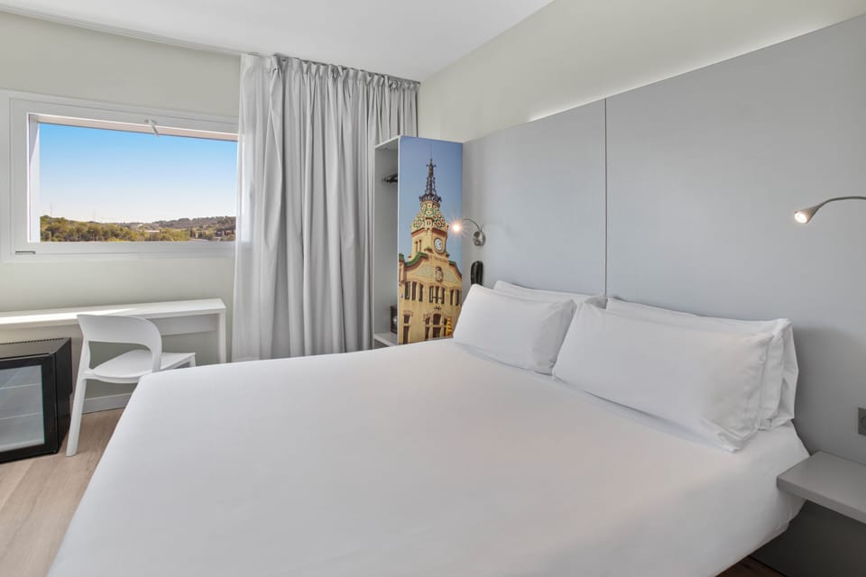 Superior Double Room | In-room safe, desk, iron/ironing board, free WiFi