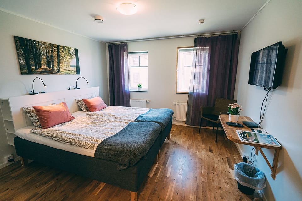 Classic Double or Twin Room, 2 Twin Beds, Ensuite | Desk, blackout drapes, soundproofing, cribs (surcharge)