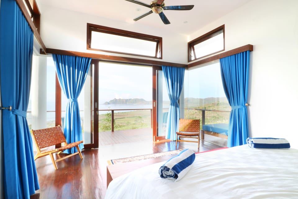 Premium bedding, in-room safe, desk, iron/ironing board