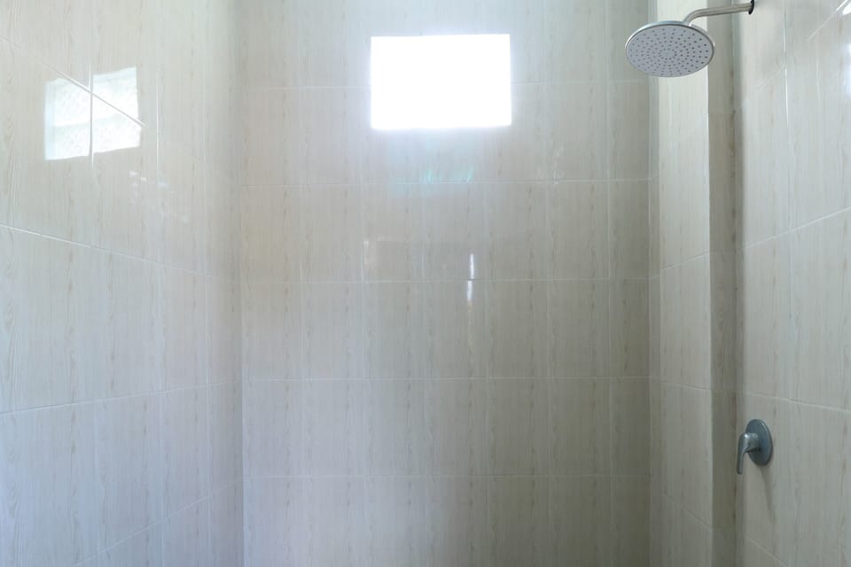 Shared Dormitory | Bathroom | Separate tub and shower, hydromassage showerhead