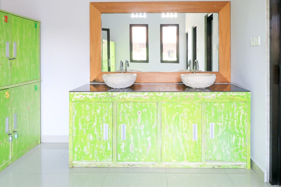 Shared Dormitory | Bathroom | Separate tub and shower, hydromassage showerhead