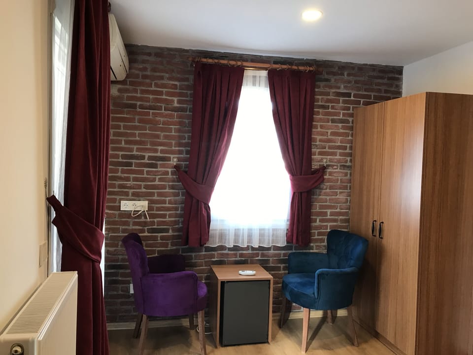 Deluxe Double Room, Sea View | Minibar, in-room safe, desk, soundproofing