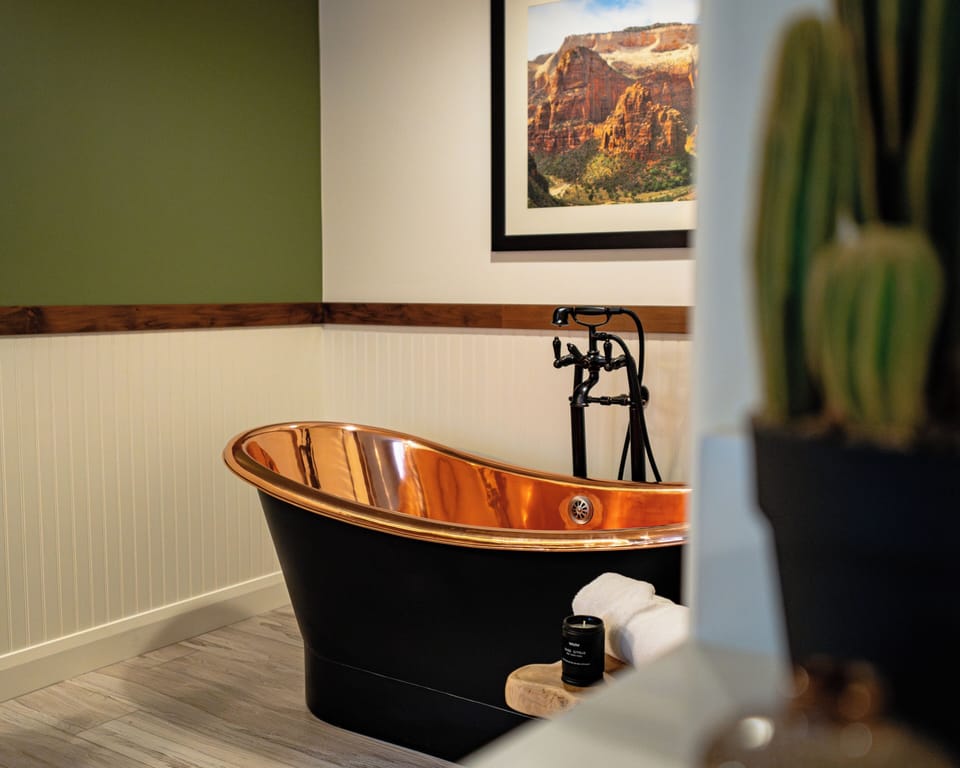 Premier Room, Hot Tub | Hypo-allergenic bedding, down comforters, memory foam beds, free WiFi