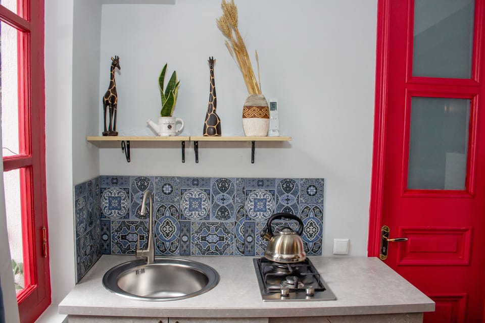 Comfort Apartment, 2 Bedrooms, Garden View | Private kitchen