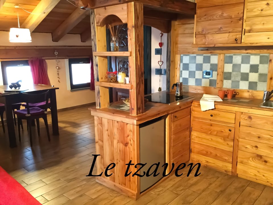 Romantic Suite | Private kitchenette | Full-size fridge, stovetop, cookware/dishes/utensils