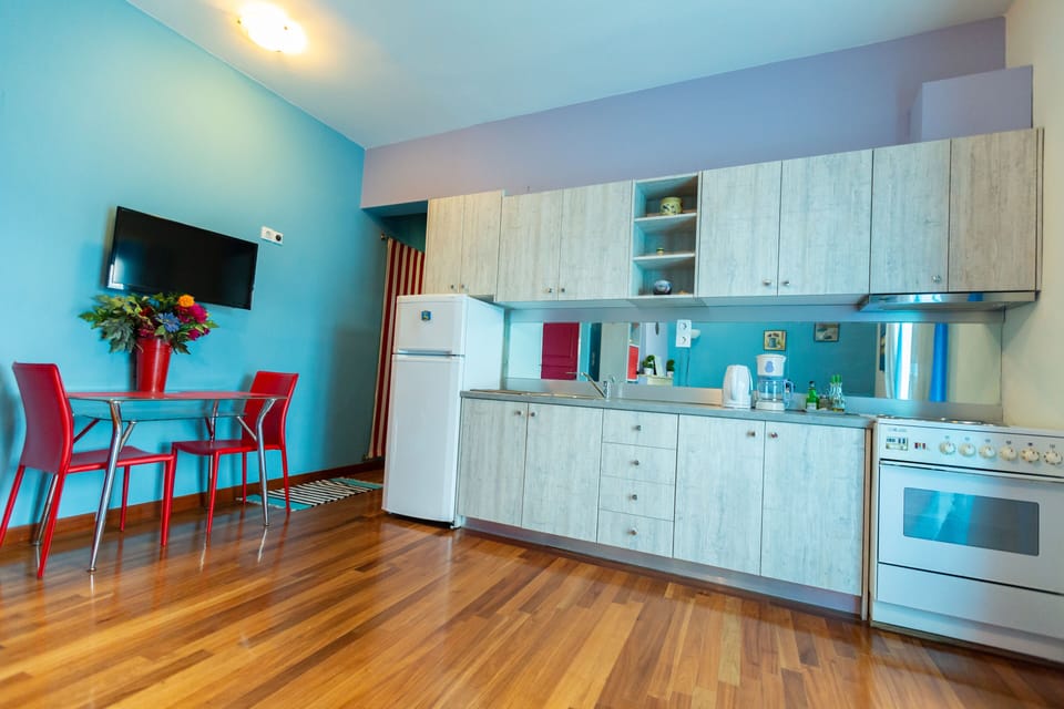 Family Apartment, Mountain View | Private kitchen | Fridge, coffee/tea maker, electric kettle