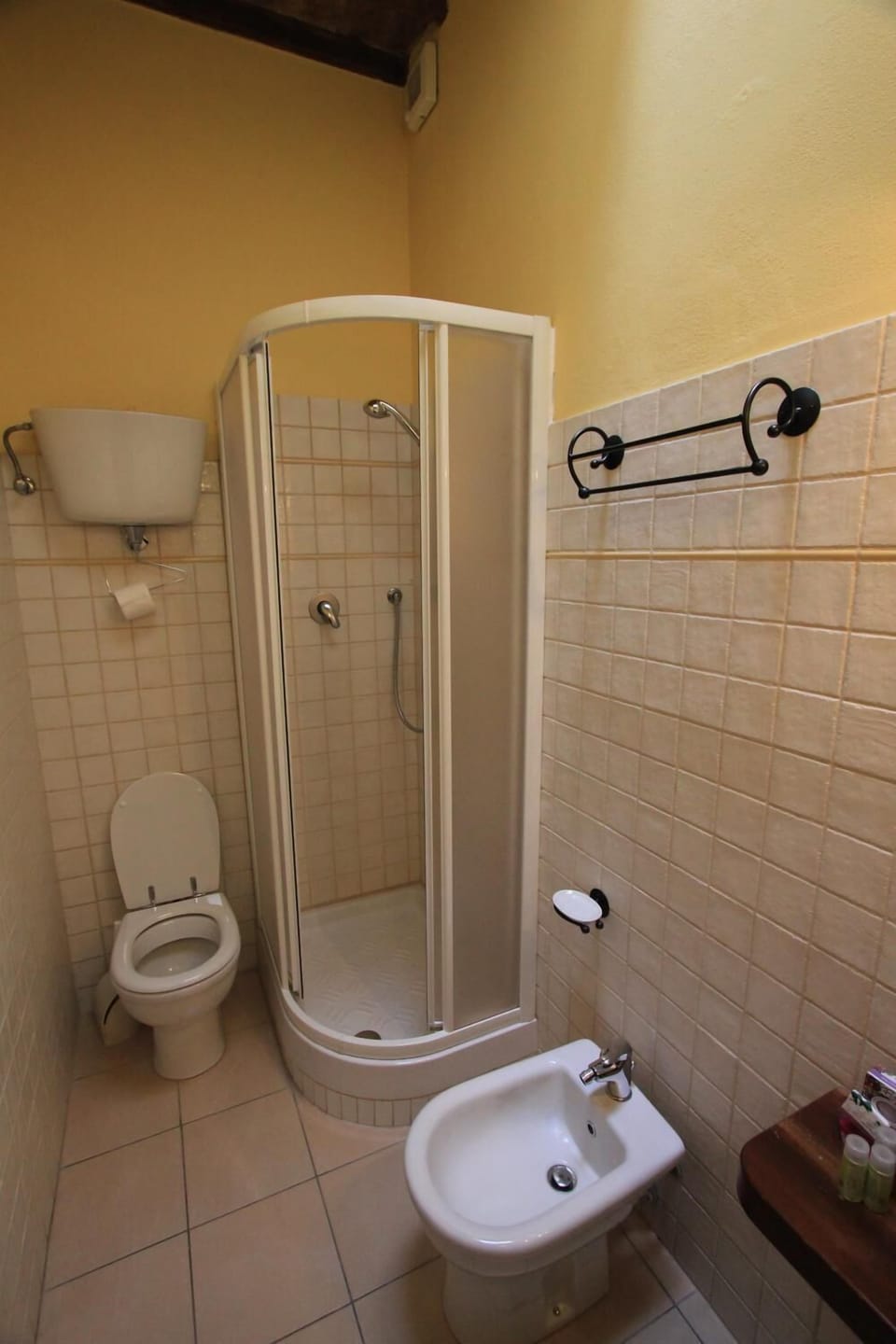 Shower, free toiletries, towels