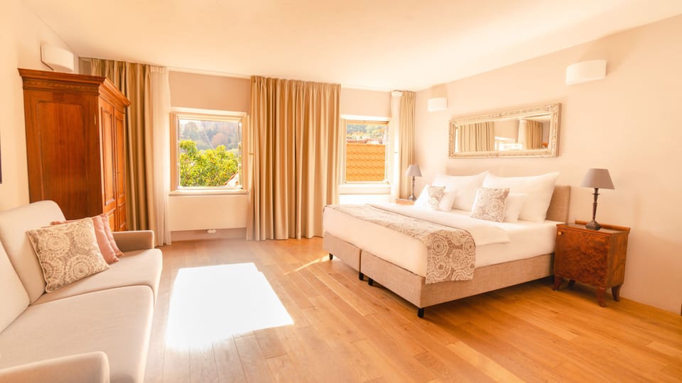 Junior Suite, 1 Bedroom | Premium bedding, minibar, in-room safe, cribs/infant beds