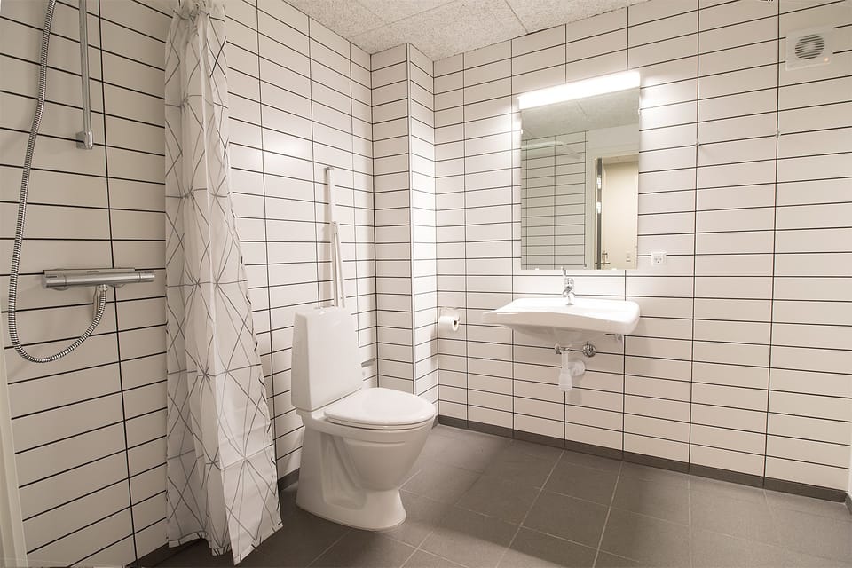 Family Room | Bathroom | Shower, heated floors