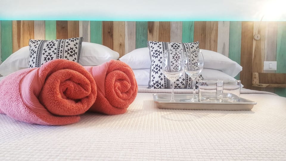 Romantic Double Room, 1 King Bed, Pool View | Room amenity