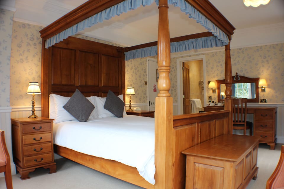 Junior Suite | 1 bedroom, in-room safe, individually decorated, individually furnished