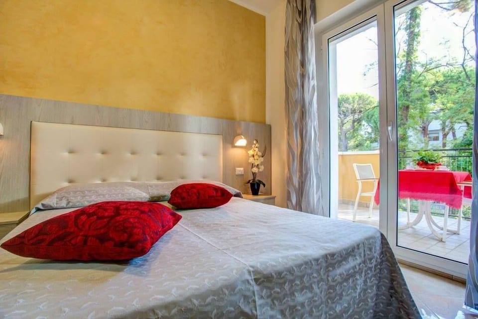 Standard Double Room | In-room safe, desk, cribs (free), WiFi (free)