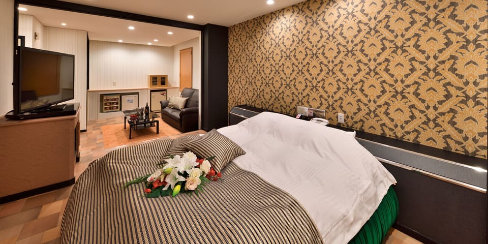 Double Room | Soundproofing, WiFi (free), individually decorated