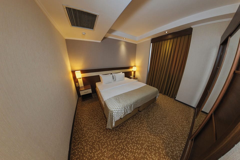 Single Room | 1 bedroom, minibar, in-room safe, free WiFi