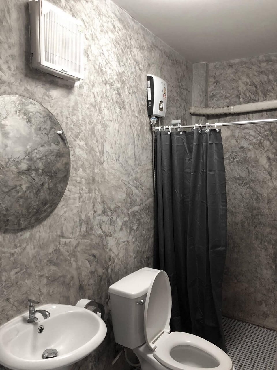 Comfort Room | Bathroom | Shower, free toiletries, soap, shampoo