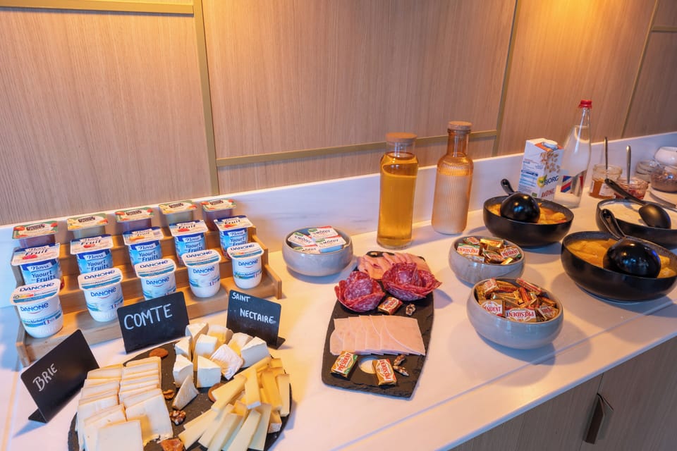 Daily buffet breakfast (EUR 14.90 per person)