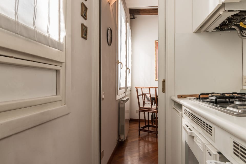 Apartment, 2 Bedrooms | Private kitchen | Fridge, oven, stovetop, coffee/tea maker