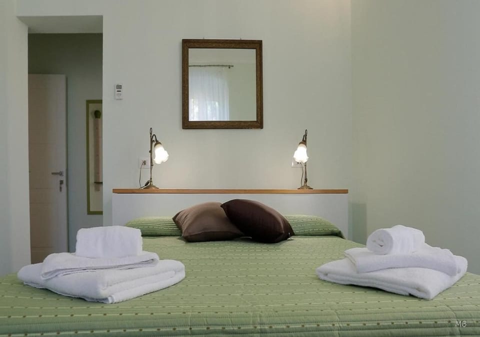 In-room safe, desk, soundproofing, iron/ironing board