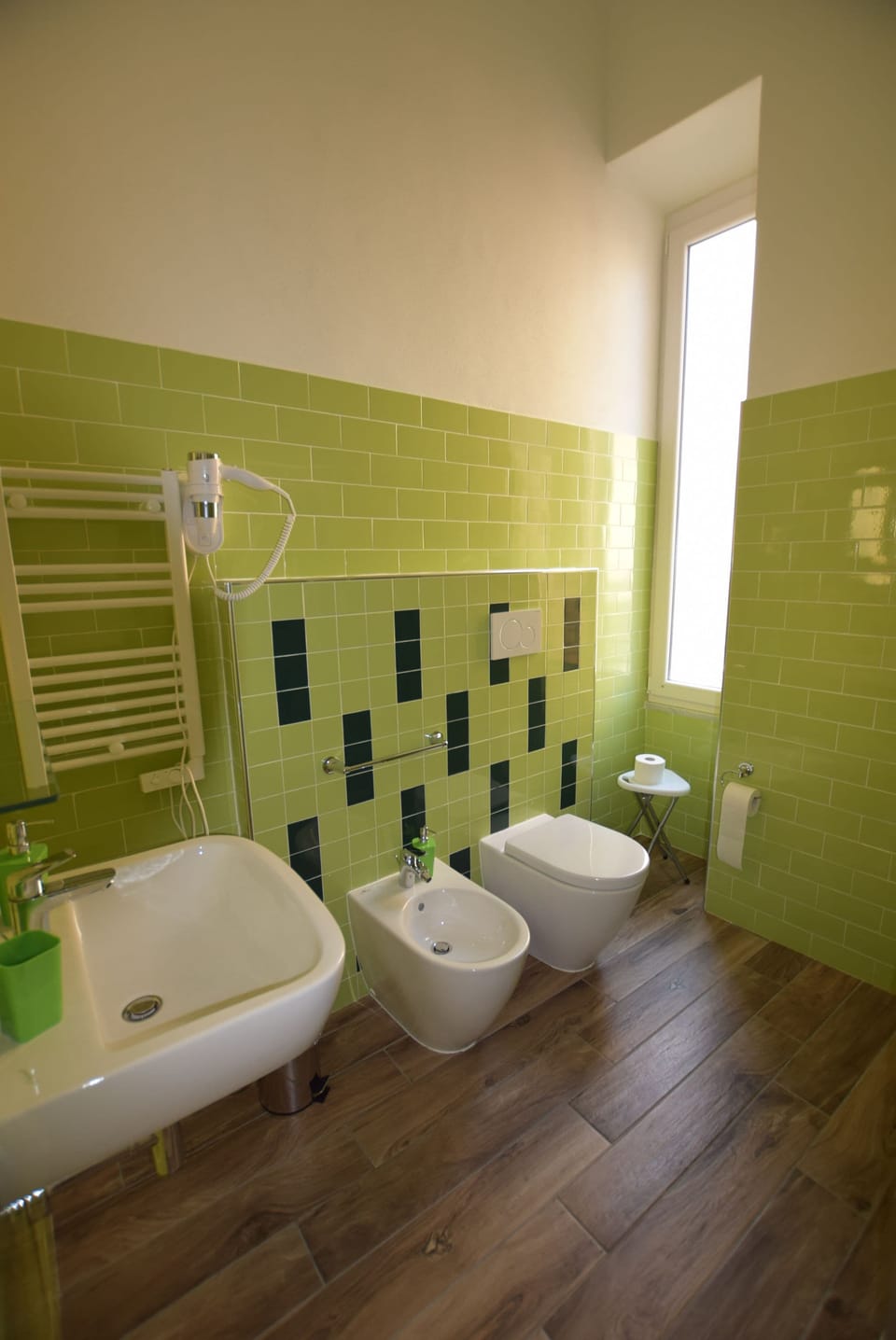 Superior Double Room, 1 Bedroom | Bathroom | Shower, free toiletries, hair dryer, bidet