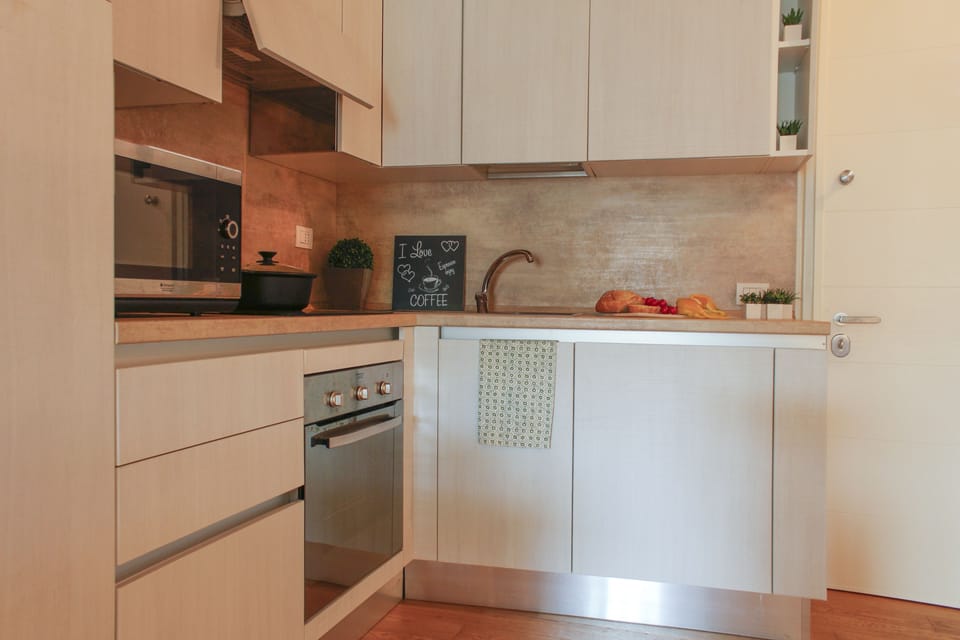 Apartment, 1 Bedroom | Private kitchenette | Full-size fridge, microwave, oven, stovetop