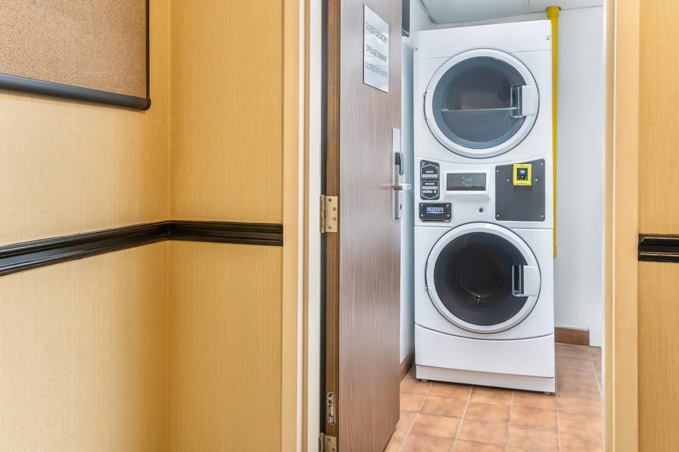 Comfort Inn Hamilton - Stoney Creek Hotel in Hamilton