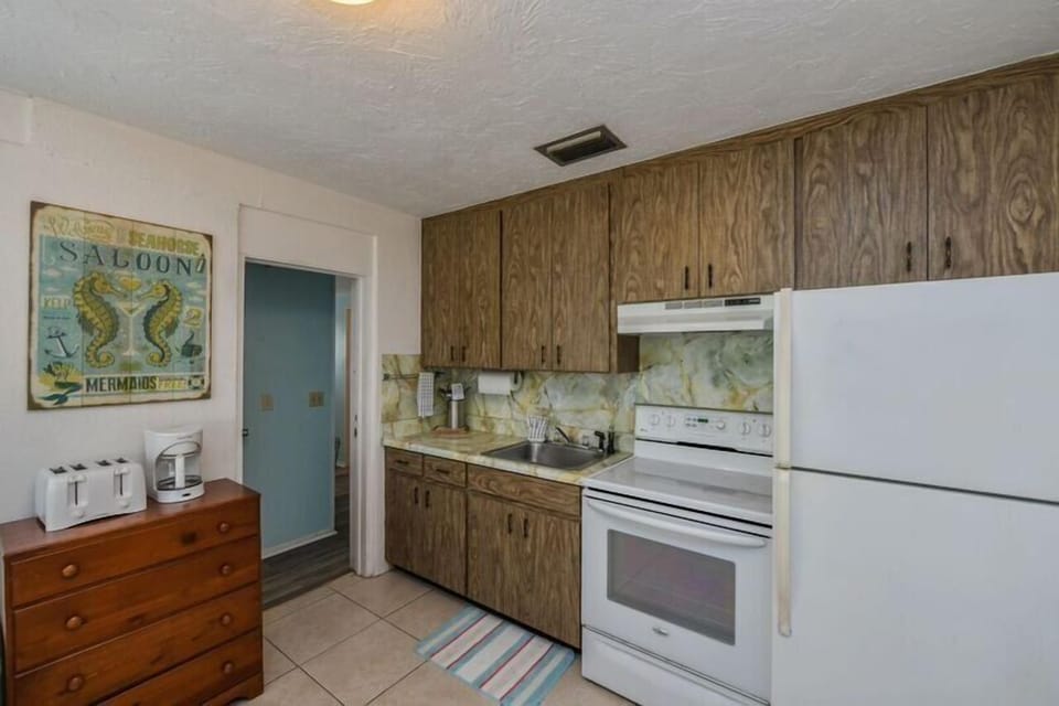 Cottage, 3 Bedrooms | Private kitchen | Microwave, oven, stovetop, dishwasher