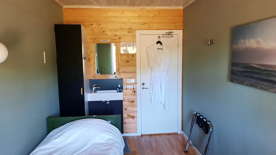 Comfort Single Room, Garden View | Desk, laptop workspace, blackout drapes, cribs (surcharge)