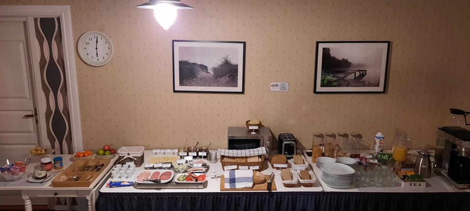 Free daily continental breakfast