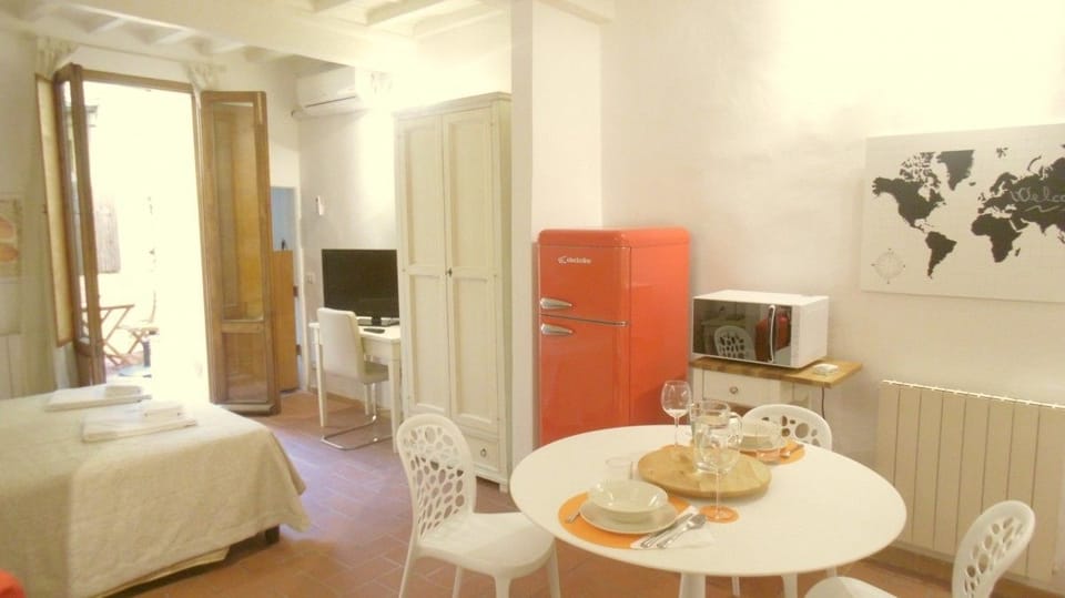 Studio | Living area | TV