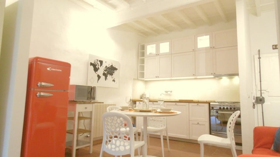 Studio | Private kitchenette | Fridge, microwave, oven, stovetop