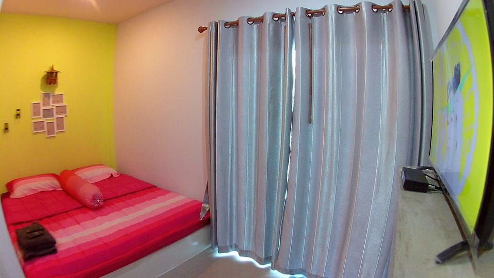 Standard Studio, 1 Queen Bed, Lanai | Rollaway beds (surcharge), WiFi (free)