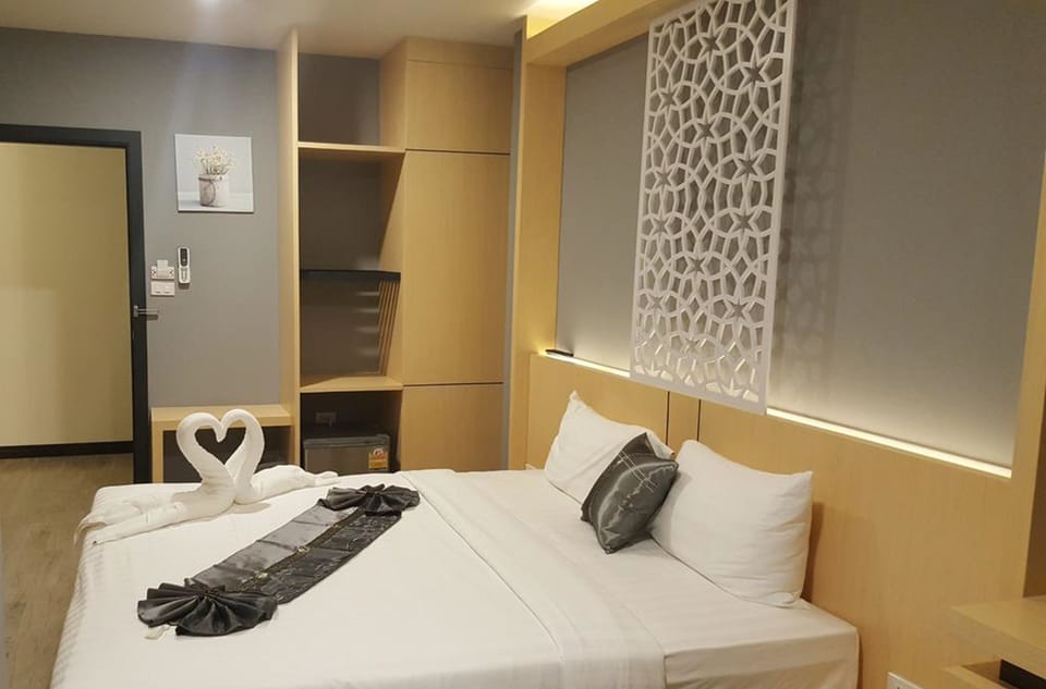 In-room safe, desk, blackout drapes, free WiFi