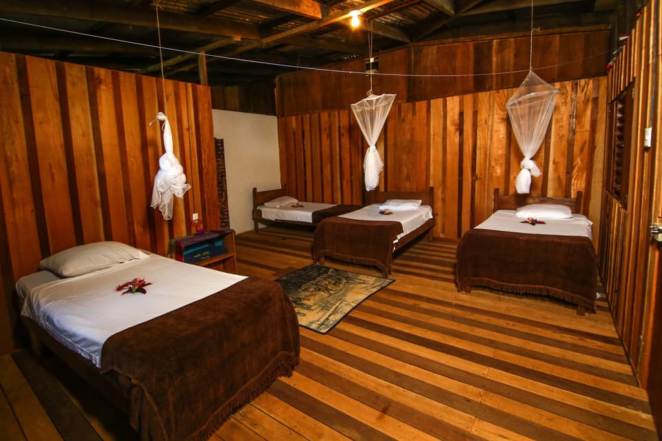 Quadruple Room, 2 Double Beds | Desk, bed sheets