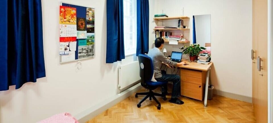 Pillowtop beds, desk, WiFi (free), bed sheets