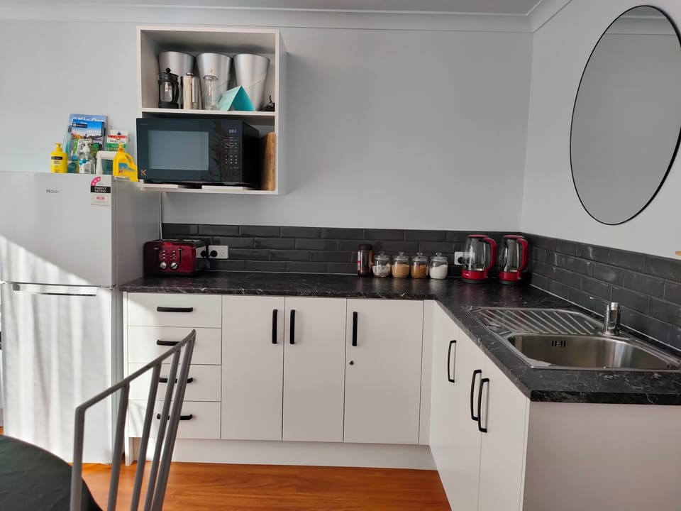 Full-size fridge, microwave, toaster, cookware/dishes/utensils