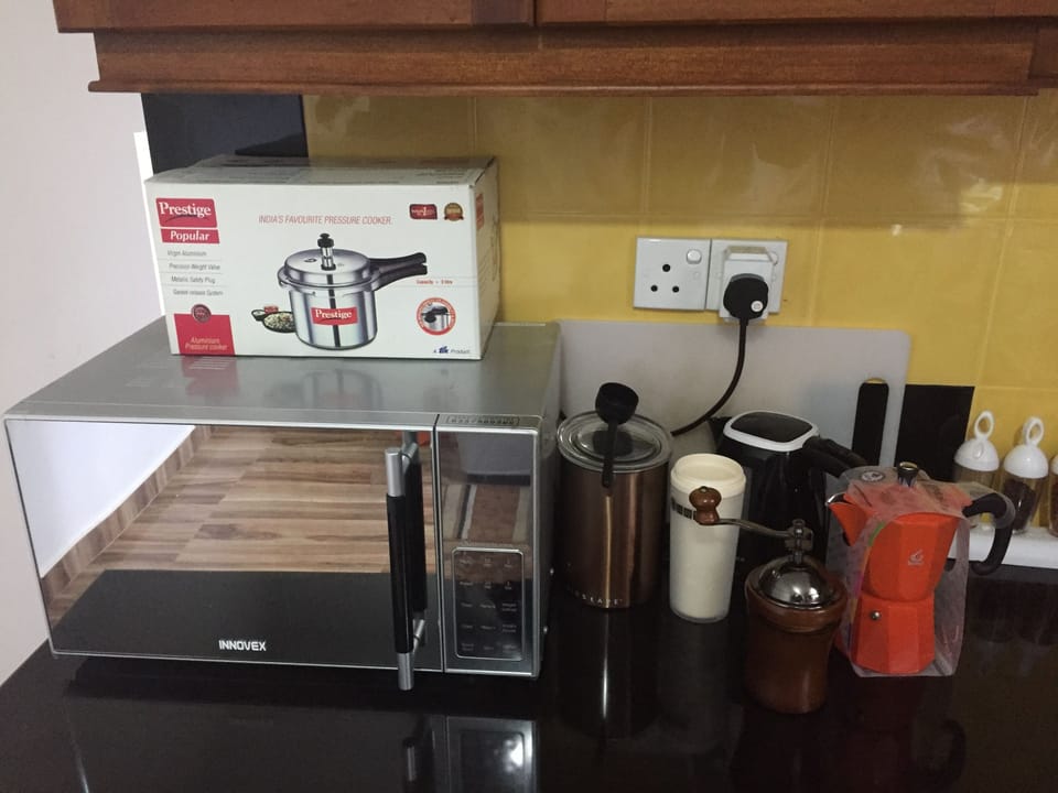 Comfort Duplex, 2 Bedrooms, Annex Building | Private kitchen | Fridge, microwave, stovetop, coffee/tea maker