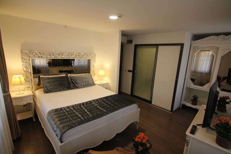 Deluxe Room | Minibar, blackout drapes, soundproofing, free WiFi