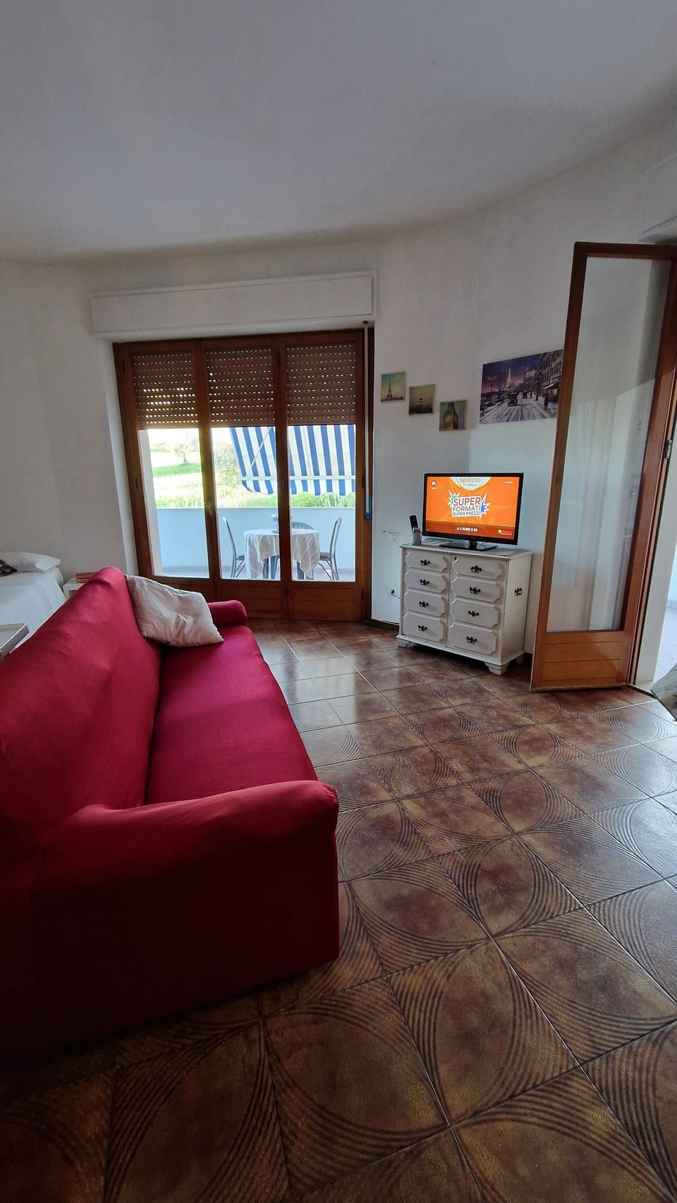 Panoramic Studio, Private Bathroom | Living area | 32-inch Smart TV with digital channels, TV