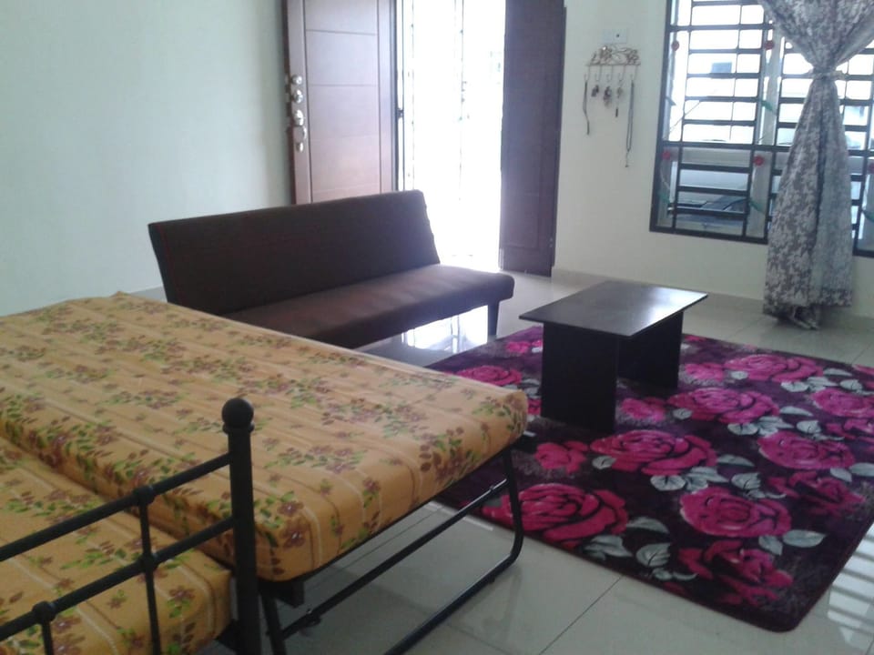 Deluxe Villa, 4 Bedrooms, Garden View, Garden Area | Living area | 32-inch LCD TV with satellite channels, TV