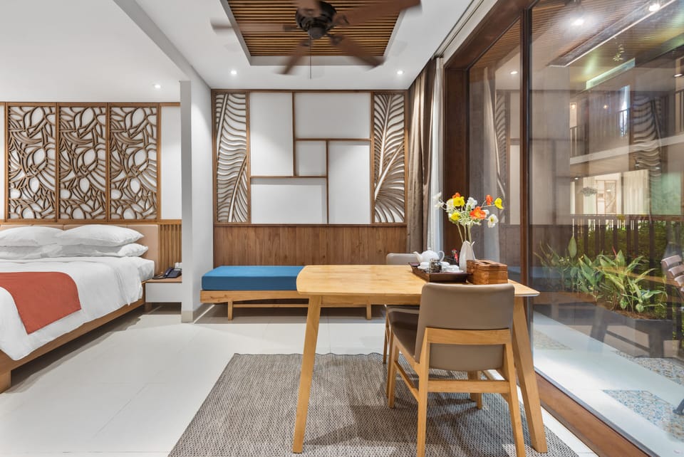 Deluxe Room | Pillowtop beds, minibar, in-room safe, desk