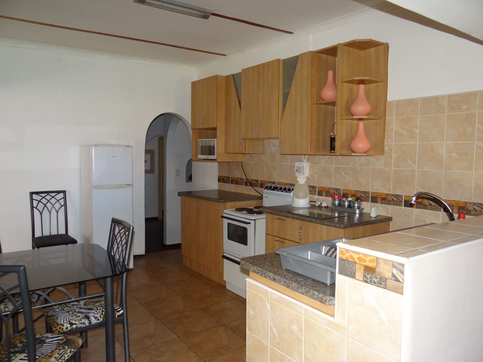 Family House, 3 Bedrooms, Garden View | Private kitchen | Electric kettle