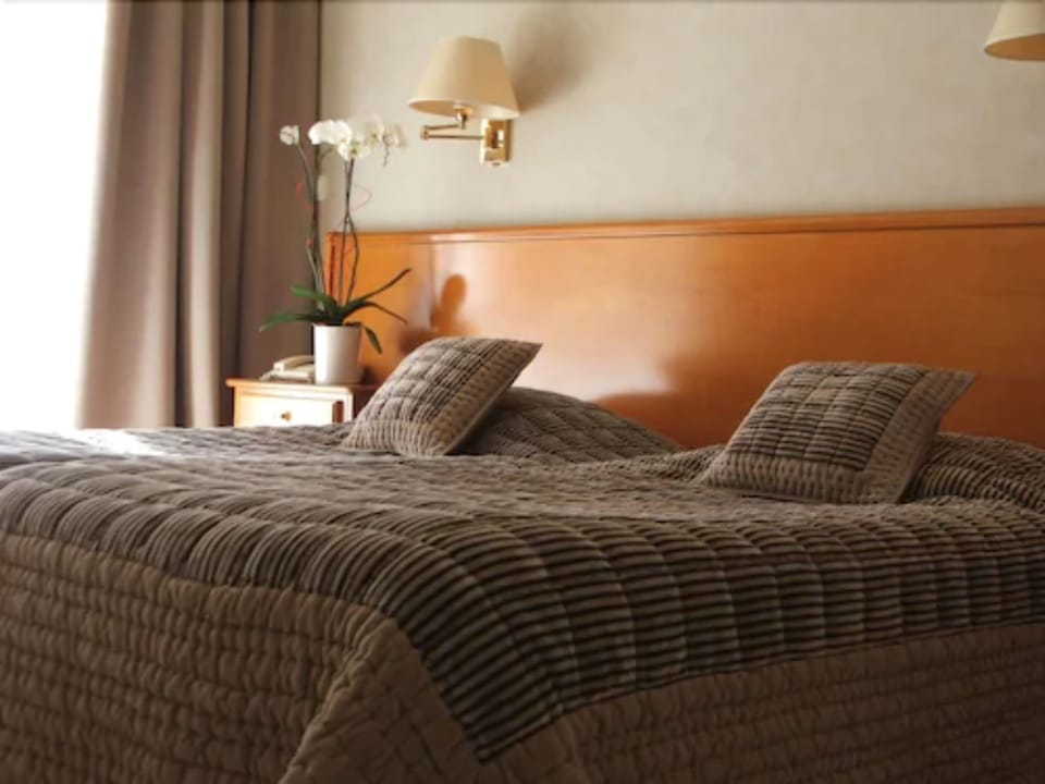 15 bedrooms, Select Comfort beds, minibar, individually furnished